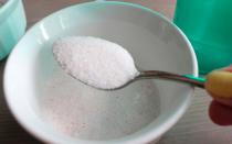 Čišćenje debelog crijeva slanom vodom Čišćenje solju i novinama